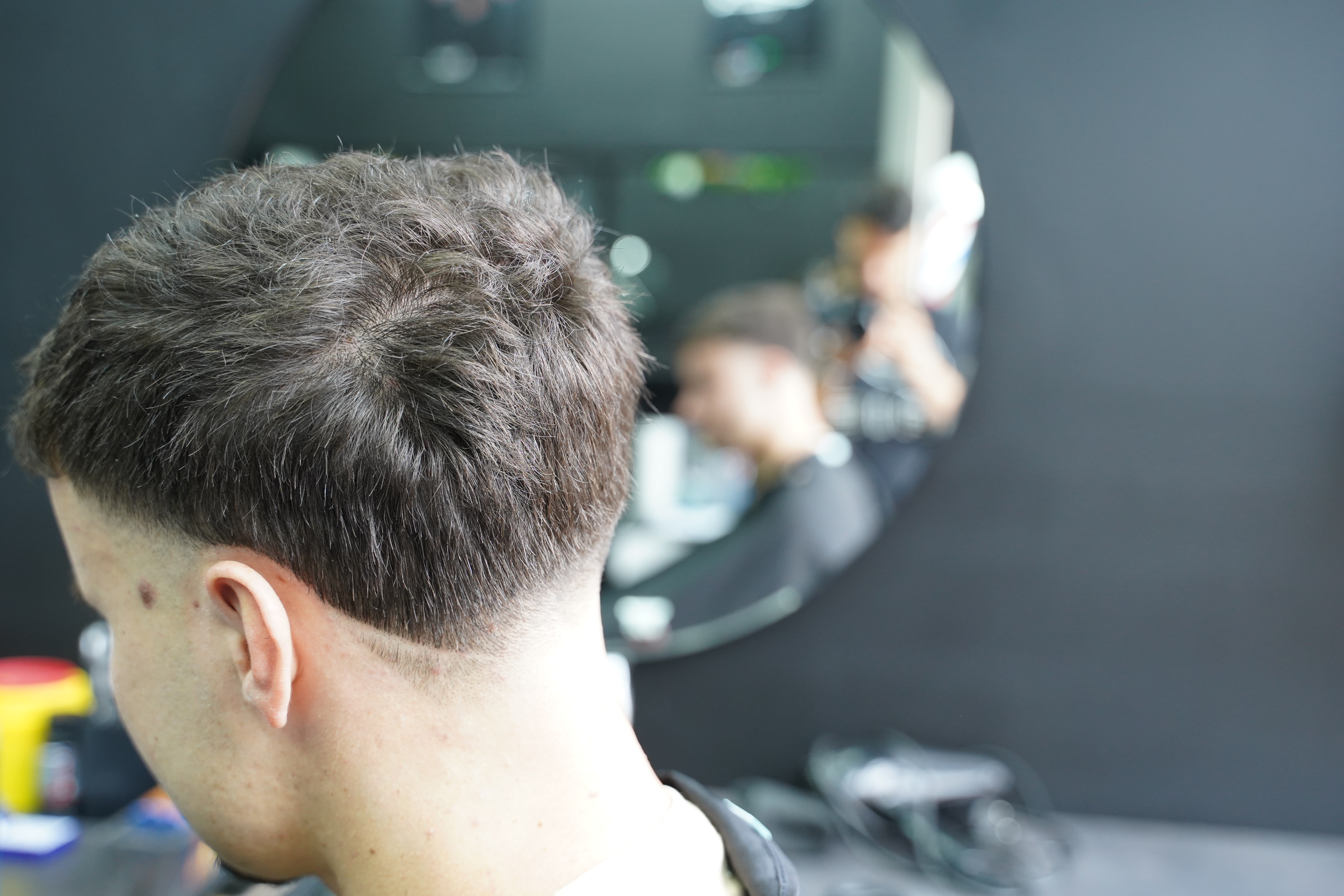 Style moderne chez Akridi Barber